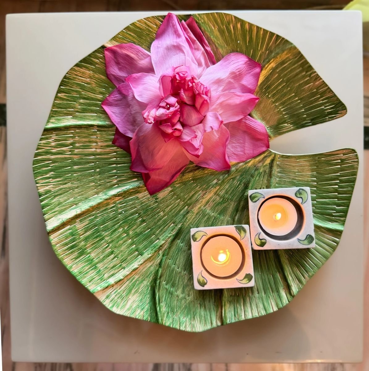 Lotus Leaf platter with tea lights Lotus Leaf platter with tea lights - TheBFactory