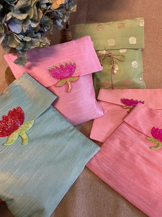 Floral Silk Pouch - TheBFactory
